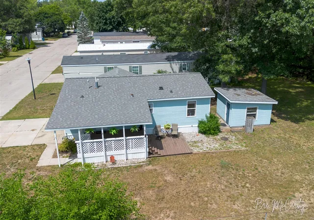 Homes for sale in Muskegon, MI | 5064 Valentine St, Muskegon, MI 49442 | MLS# 70545237