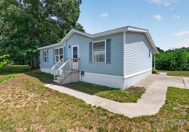 Homes for sale in Muskegon, MI | 5064 Valentine St, Muskegon, MI 49442 | MLS# 70545237
