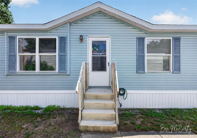 Homes for sale in Muskegon, MI | 5064 Valentine St, Muskegon, MI 49442 | MLS# 70545237