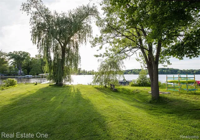 Homes for sale in Pinckney, MI | 11459 Patterson Lake Dr, Pinckney, MI 48169 | MLS# 61002868