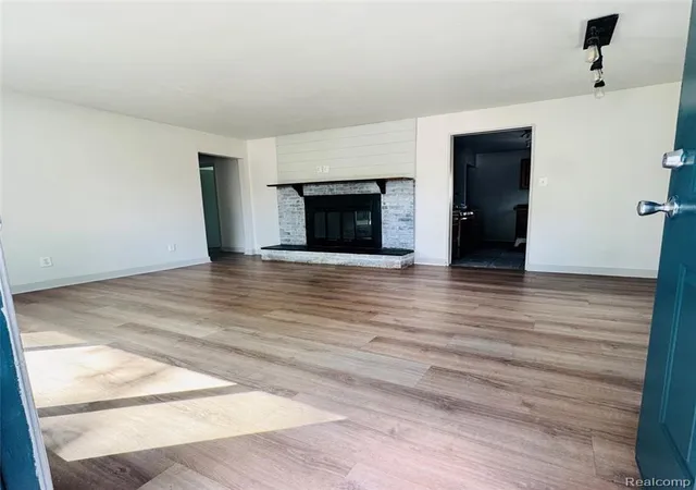 3rd image of 31308 Hathaway St, Livonia, MI 48150 2976 | MLS# 61024177