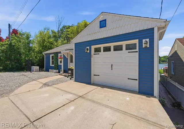 4th image of 1612 S Hughes Rd, Brighton, MI 48114 | MLS# 61000874
