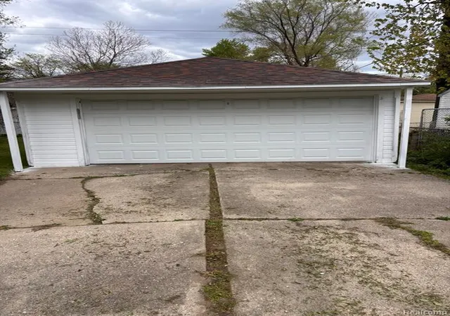 3rd image of 5797 E Outer Dr, Detroit, MI 48234 | MLS# 60990282