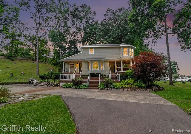 2nd image of 4550 Clifford Rd, Brighton, MI 48116 | MLS# 61020377