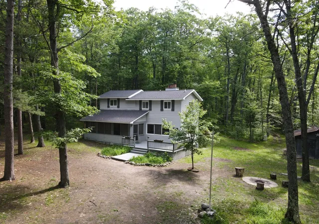 3rd image of 11870 Bayer Rd, Roscommon, MI 48653 | MLS# 70541573