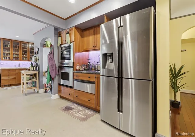 Photo 4 of Sale Pending at 21085 Metroview Rd, Farmington, MI 48335 4842 | MLS# 61002564 | Listing updated on 2026-10-28