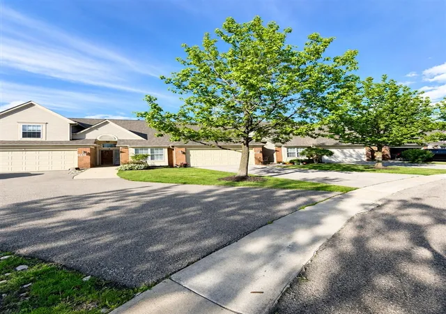 2nd image of 5455 Greenway Dr #70, Trenton, MI 48183 | MLS# 70543258