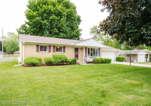 Homes for sale in Waterford, MI | 1156 Bielby St, Waterford, MI 48328 | MLS# 61003767