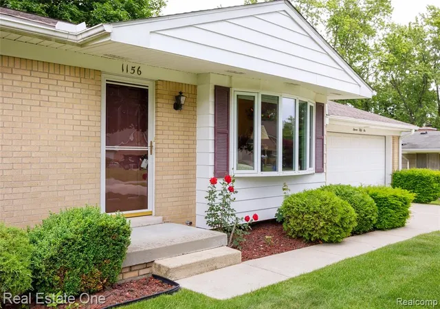 Homes for sale in Waterford, MI | 1156 Bielby St, Waterford, MI 48328 | MLS# 61003767