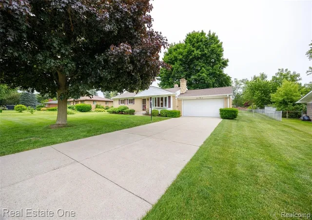 Homes for sale in Waterford, MI | 1156 Bielby St, Waterford, MI 48328 | MLS# 61003767