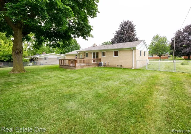 Homes for sale in Waterford, MI | 1156 Bielby St, Waterford, MI 48328 | MLS# 61003767