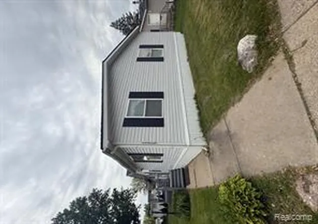 2nd image of 43505 Charlemagne Ave, Sterling Heights, MI 48314 | MLS# 61007173
