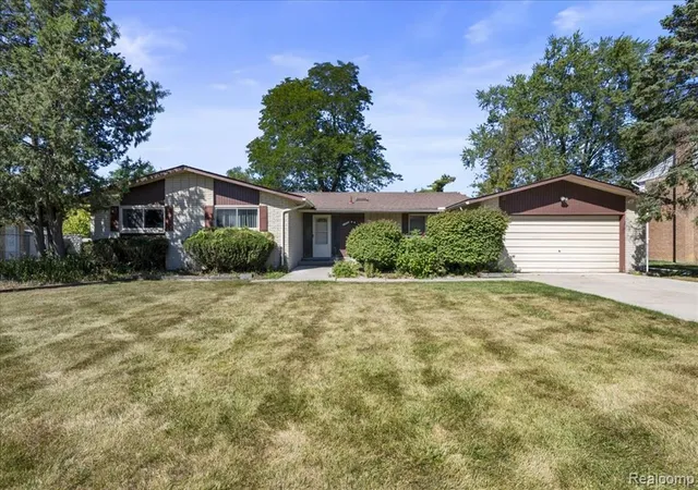 Photo 1 of Single family home for sale at 27957 Tavistock Trl, Southfield, MI 48034 2101 | MLS# 61024803 | Listing updated on 2026-09-12