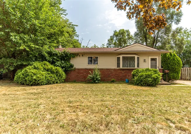 Photo 2 of Single family home for sale at 1401 Glengrove Ave, Ypsilanti, MI 48198 | MLS# 70554110 | Listing updated on 2026-08-25