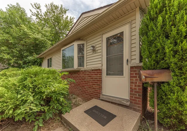 Photo 3 of Single family home for sale at 1401 Glengrove Ave, Ypsilanti, MI 48198 | MLS# 70554110 | Listing updated on 2026-08-25