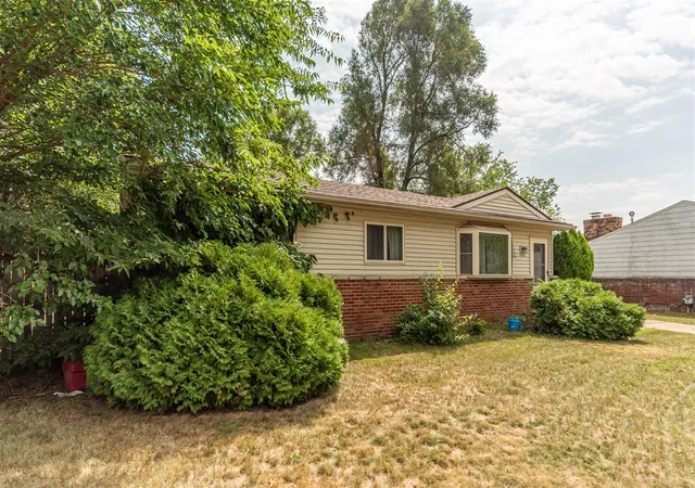 Photo 3 of Single family home for sale at 1401 Glengrove Ave, Ypsilanti, MI 48198 | MLS# 70554110 | Listing updated on 2026-08-25