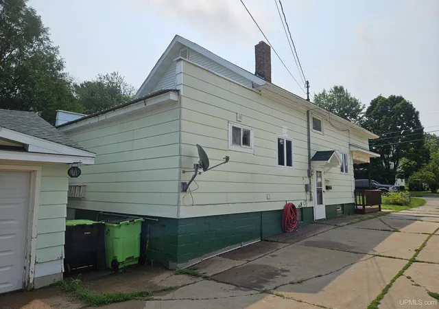 3rd image of 912 Erie Ave, Crystal Falls, MI 49920 | MLS# 50210422