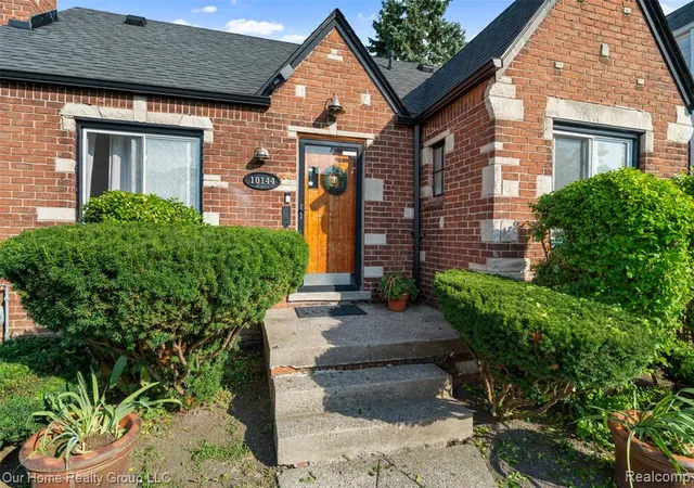 2nd image of 10144 Beaconsfield St, Detroit, MI 48224 | MLS# 61023219