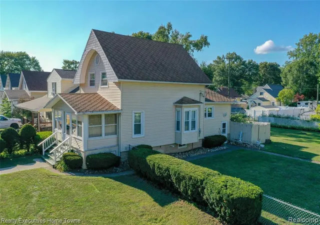 Photo 4 of Single family home for sale at 3003 North Blvd, Port Huron, MI 48060 1101 | MLS# 61025732 | Listing updated on 2026-09-03