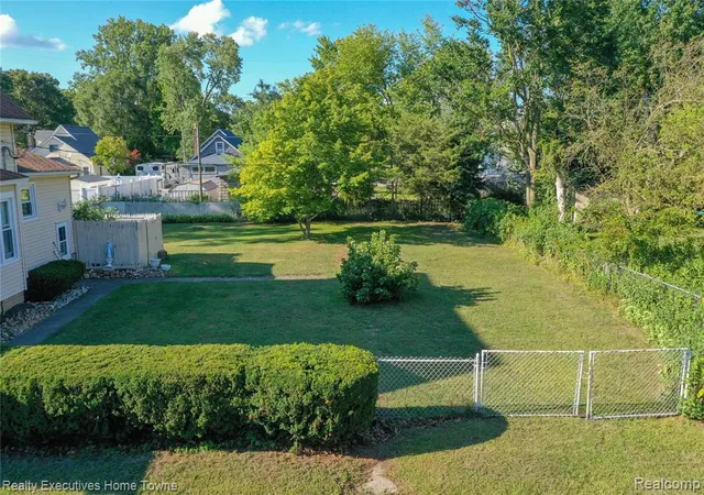 Photo 5 of Single family home for sale at 3003 North Blvd, Port Huron, MI 48060 1101 | MLS# 61025732 | Listing updated on 2026-09-03