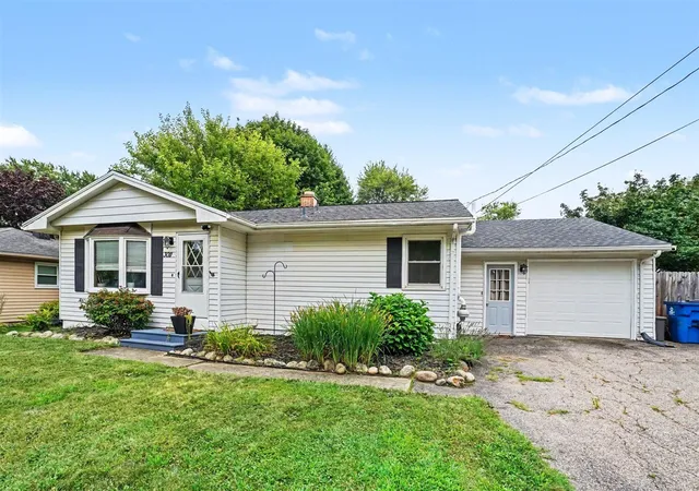 2nd image of 3011 Barney Rd, Kalamazoo, MI 49004 | MLS# 70551010