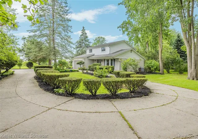 Photo 4 of Single family home for sale at 33614 Lakeview St, Chesterfield, MI 48047 | MLS# 61006365 | Listing updated on 2026-08-28