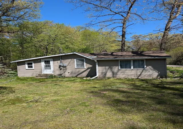 Photo 2 of Single family home for sale at 216 Portage Lake Rd, Munith, MI 49259 | MLS# 70506471 | Listing updated on 2026-08-04