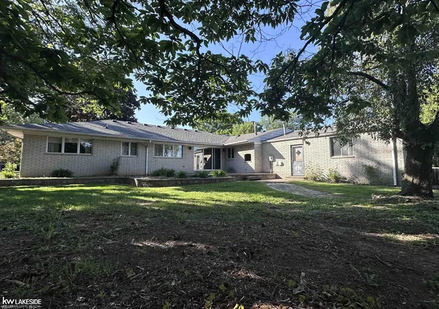 Homes for sale in Clinton Township, MI | 38666 Moravian Dr, Clinton Township, MI 48036 | MLS# 50210142