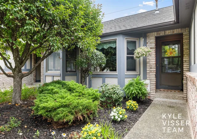 Photo 2 of Sale Pending at 3042 Kay Dr, Grand Rapids, MI 49508 | MLS# 70548865 | Listing updated on 2026-08-01