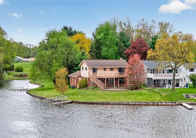 Homes for sale in Brooklyn, MI | 332 Riviera Dr, Brooklyn, MI 49230 | MLS# 70531901