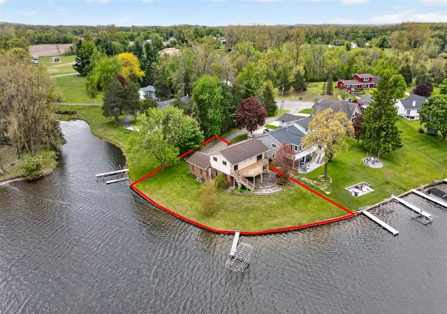 3rd image of 332 Riviera Dr, Brooklyn, MI 49230 | MLS# 70531901