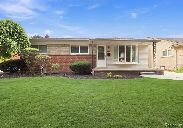 Photo 2 of Sale Pending at 1790 Pinetree Dr, Trenton, MI 48183 1713 | MLS# 61024957 | Listing updated on 2026-09-12