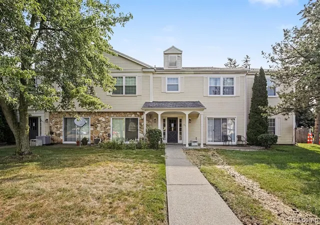 1st image of 833 Bloomfield Village Blvd #G, Auburn Hills, MI 48326 | MLS# 61020088