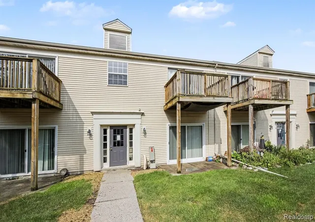 2nd image of 833 Bloomfield Village Blvd #G, Auburn Hills, MI 48326 | MLS# 61020088