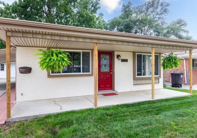 Photo 3 of Sale Pending at 20633 Lockwood St, Taylor, MI 48180 2982 | MLS# 61014143 | Listing updated on 2026-08-25