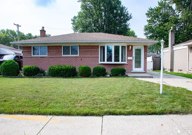 Photo 4 of Sale Pending at 2077 Pagel Ave, Lincoln Park, MI 48146 | MLS# 50219620 | Listing updated on 2026-09-03