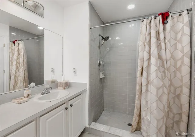 Photo 5 of Sale Pending at 52007 Plum Crk Dr, Chesterfield, MI 48047 | MLS# 61021754 | Listing updated on 2026-08-31