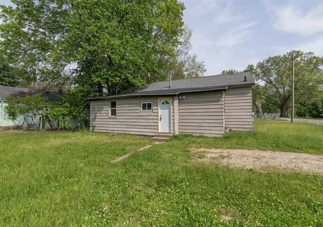 Homes for sale in Dowagiac, MI | 501 2nd Ave, Dowagiac, MI 49047 | MLS# 70532952