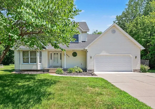 Homes for sale in Midland, MI | 4914 Natalie Ct, Midland, MI 48640 | MLS# 50214094