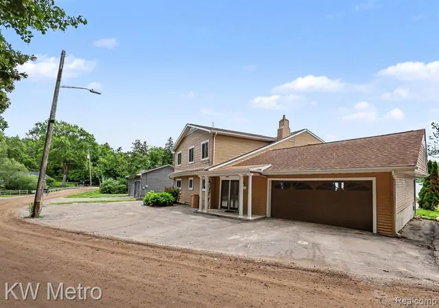 2nd image of 744 N Long Lake Blvd, Lake Orion, MI 48362 | MLS# 61021315