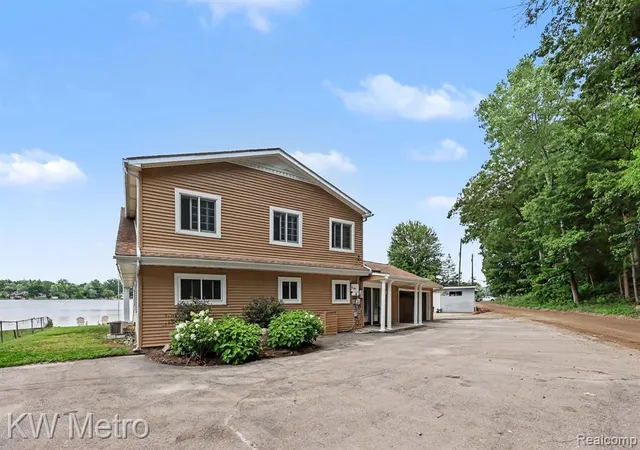 3rd image of 744 N Long Lake Blvd, Lake Orion, MI 48362 | MLS# 61021315