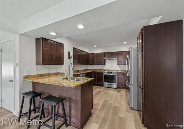 4th image of 744 N Long Lake Blvd, Lake Orion, MI 48362 | MLS# 61021315