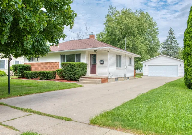1st image of 948 N Park St, Owosso, MI 48867 | MLS# 50219301