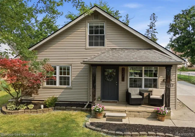 Photo 4 of Sale Pending at 1642 Harvard Rd, Berkley, MI 48072 | MLS# 61015533 | Listing updated on 2026-08-06