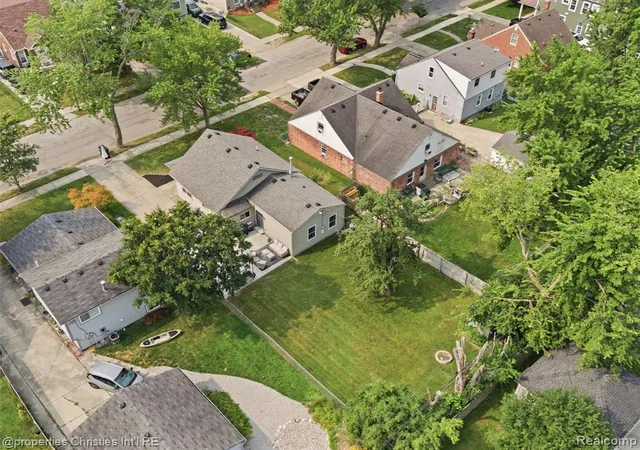 Photo 5 of Sale Pending at 1642 Harvard Rd, Berkley, MI 48072 | MLS# 61015533 | Listing updated on 2026-08-06