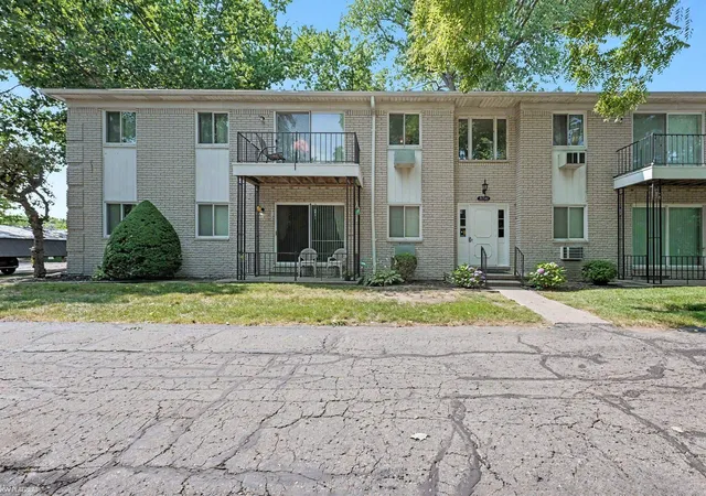 Photo 1 of Sale Pending at 36546 Union Lake Rd #32, Harrison Township, MI 48045 | MLS# 50216011 | Listing updated on 2026-07-31