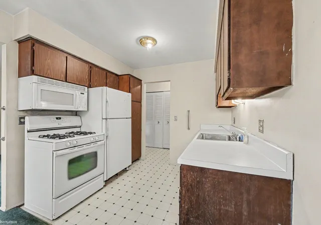 Photo 5 of Sale Pending at 36546 Union Lake Rd #32, Harrison Township, MI 48045 | MLS# 50216011 | Listing updated on 2026-07-31