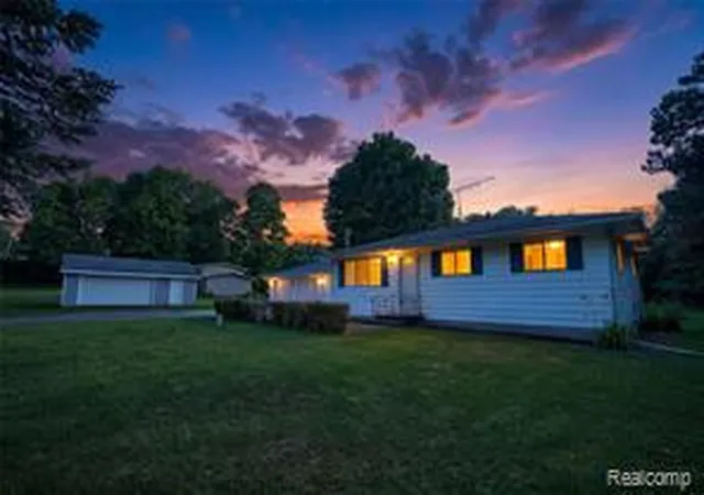Homes for sale in Oxford, MI | 1715 N Oxford Rd, Oxford, MI 48371 | MLS# 61009750