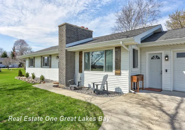 Photo 3 of Sale Pending at 7130 Pierce Rd, Freeland, MI 48623 | MLS# 50220109 | Listing updated on 2026-09-25