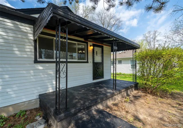Homes for sale in Clarkston, MI | 5357 Sashabaw Rd, Clarkston, MI 48346 | MLS# 60986752